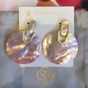 Kendra Scott Didi Gold Earrings, Peach Pearl